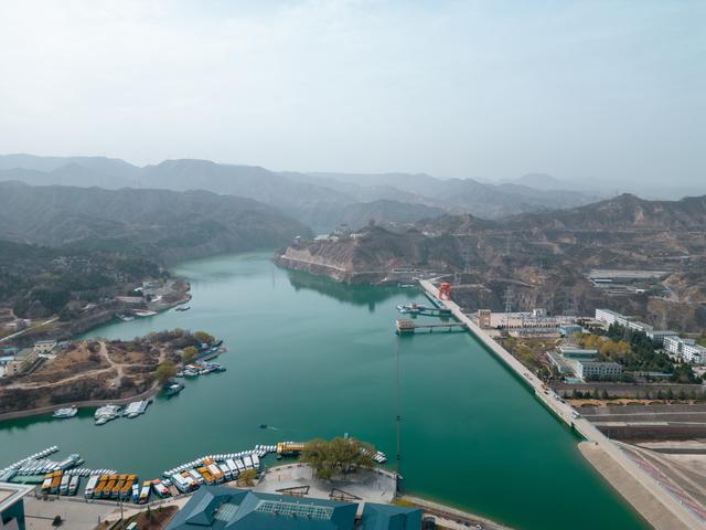 甘肃永靖：黄河在此变清，邂逅一场蓝与黄的奇迹相遇