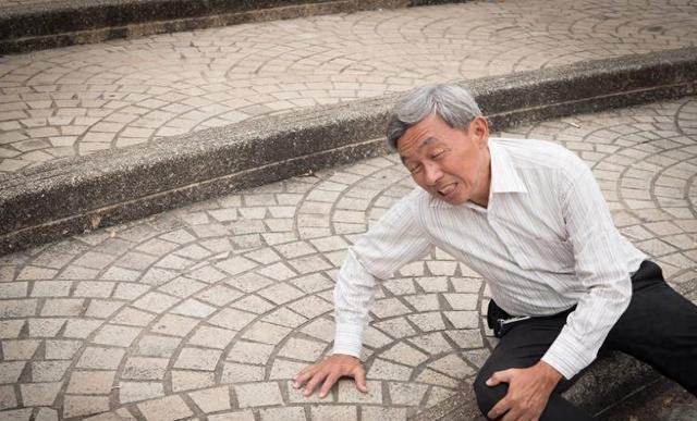 还经常“做俯卧撑”运动的老人，除了有利肌肉，或会带来这6好处