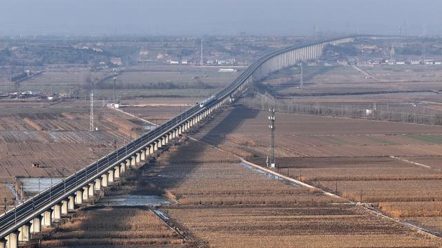 #运城头条#山西绛州：汾河岸畔高铁汾河“龙飞凤舞”入画来