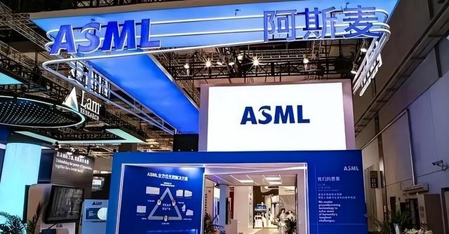 “咬死”ASML，禁止维修光刻机只是开始，轮到中国工程师头疼了！