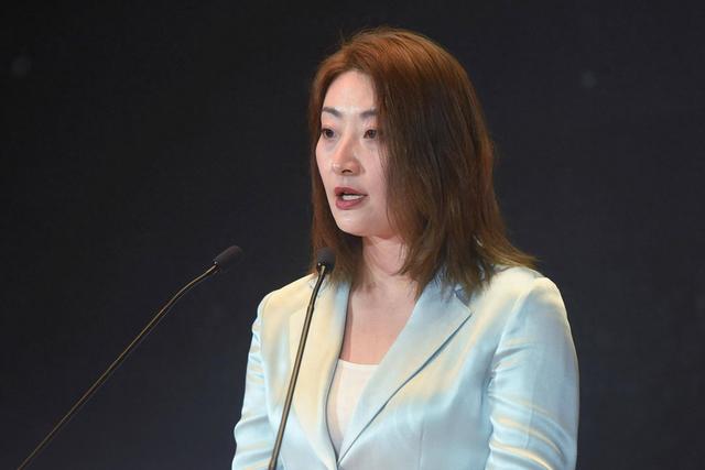 大瓜！宗庆后竟有6个私生子，4个生母身份曝光，宗馥莉曾绝食抗议