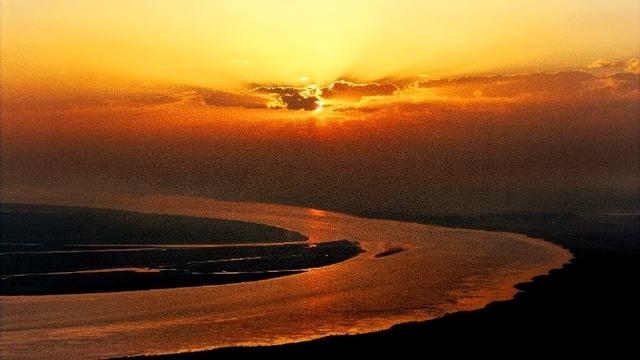观黄河日出 感受山河壮阔