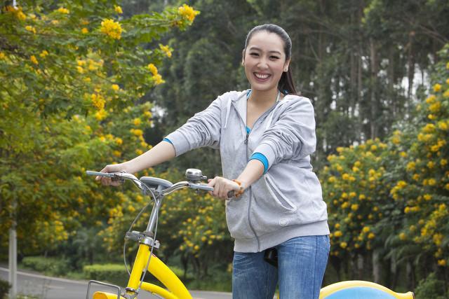 70岁“少女”的骑行日记：女儿离婚后，我带着她去看世界
