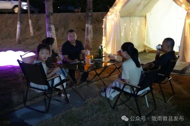 徽县嘉陵镇田河村露营烧烤营地成为新网红打卡地