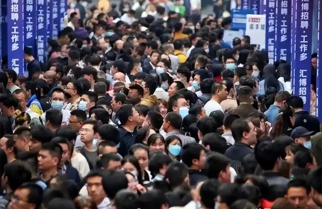 全国出生人口断崖：21年1062万人，24年954万，25年令人意想不到
