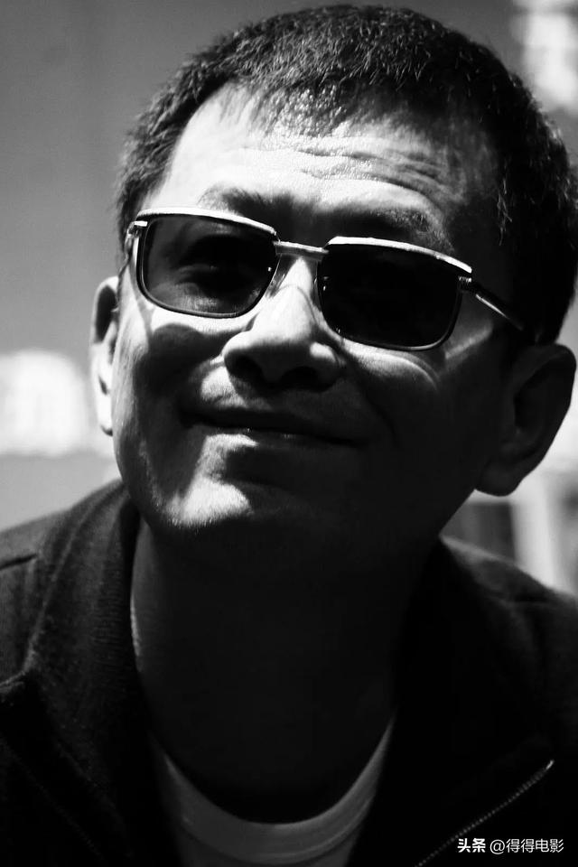 陪玩陪睡只是开胃菜，袭警、舔手指、集体嫖娼，背后的事捂不住了