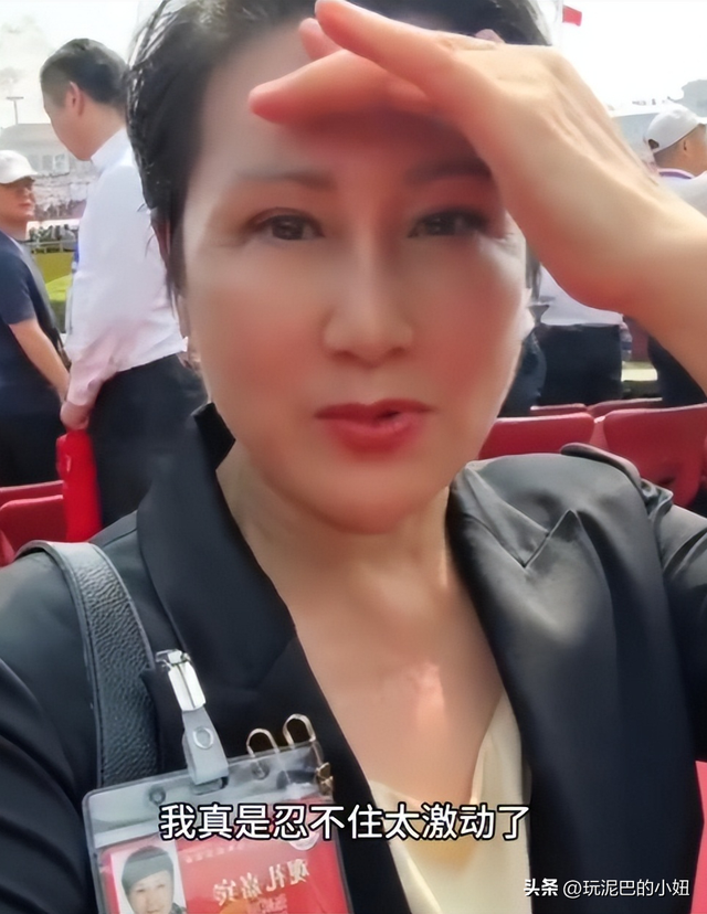 万万没想到，63岁张凯丽因九三阅兵上的一个动作，实现口碑暴增