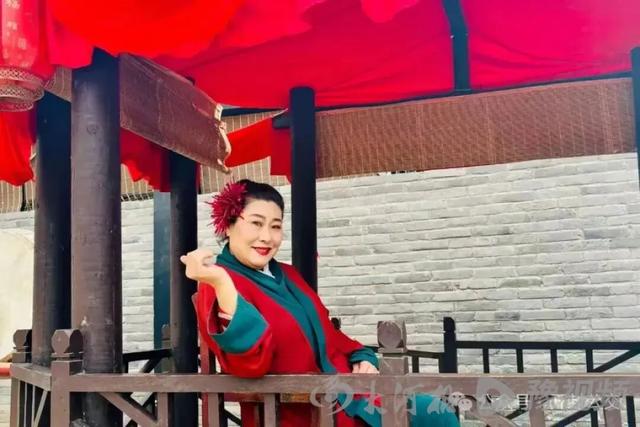 万岁山武侠城10个月营收突破10.68亿，距“对赌”目标仅一步之遥，年轻人为何爱上这座“武侠版迪士尼”？