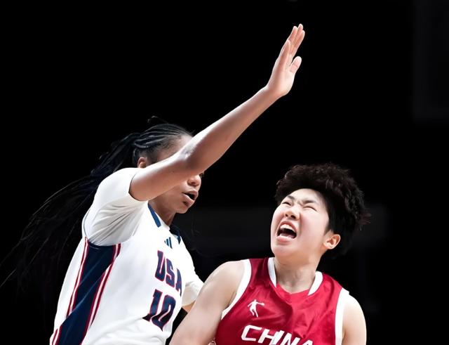 深夜重磅，中国女篮夺冠！逆转美国女篮，三分22中10 宫鲁鸣羡慕吗