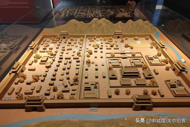 青海省博物馆：参观青海历史文物展