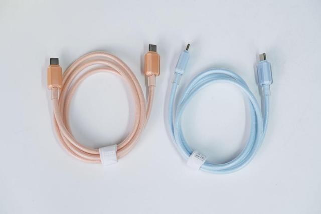 iPhone 17快充“绝配”！倍思同芯充Pro测评：45W满血充+同芯护机