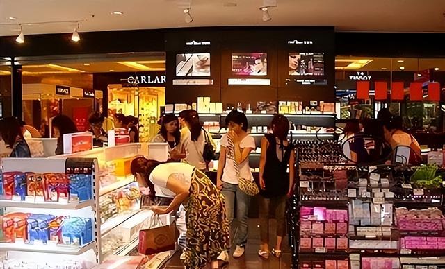 几乎全是假货！利润高达2400%，咋消费者还前赴后继争相购买？