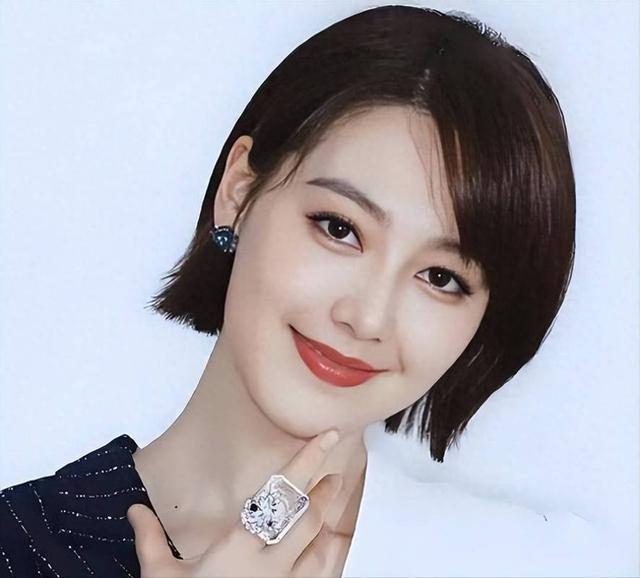 私生活混乱	、被央视开除、陪睡上位？王冠身上的标签究竟有多离谱