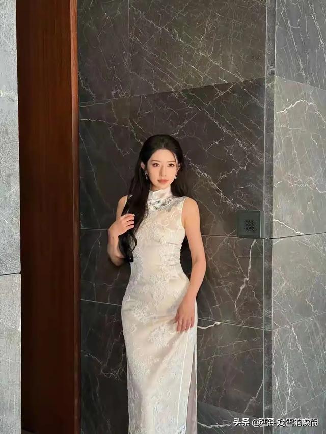 陕西咸阳一名媛	，好漂亮，仙姿玉色，貌美如花	，绝世佳人不过如此