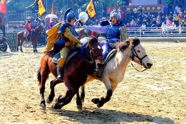 战马嘶风处：三英战吕布的三十年武魂