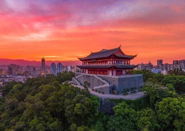 光影之约，烟火相逢！在鼓楼的街巷里，解锁电影节的N种新玩法