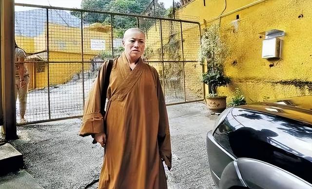 “风流尼姑”释智定落网，白天贪墨钱财，晚上与和尚醉生梦死！