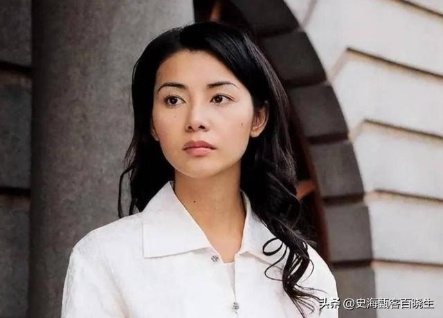 21岁拍三级，30岁被出轨，38岁嫁大佬，如今52岁没孩子也被宠成宝