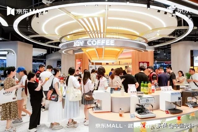 开学季光谷送上大礼包：大学新生免费坐空轨、优惠看武网，还有特色市集、美食福利、数码折扣……包开心的！
