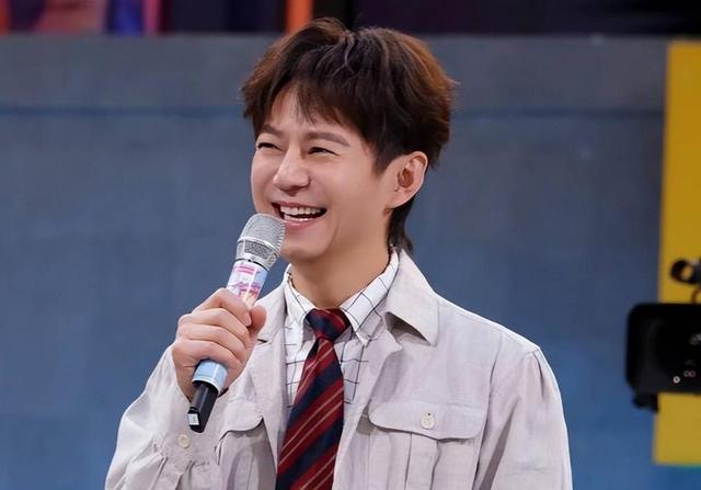 世上没后悔药？无妻无子、与保姆相伴的何炅	，走上了另外一条道路