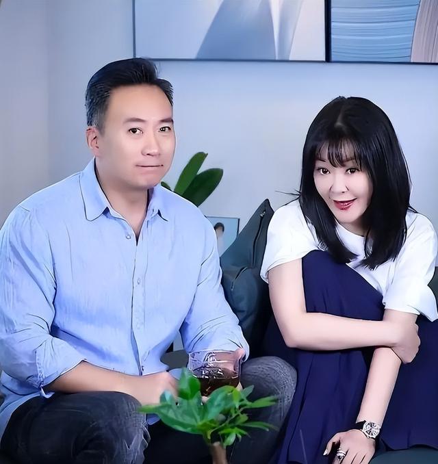 钱再多有什么用？前央视主持王小骞的现状，给所有中年人提了个醒