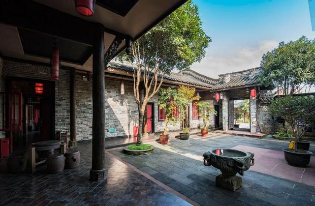 逃离城市喧嚣，寻一方静谧桃源，奔赴藏在酒香里的民宿