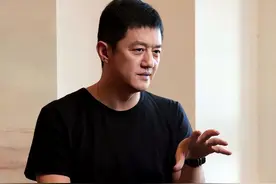 李亚鹏又遇困难了！把豪宅卖了换小房子，女儿哭闹着舍不得搬家！图片