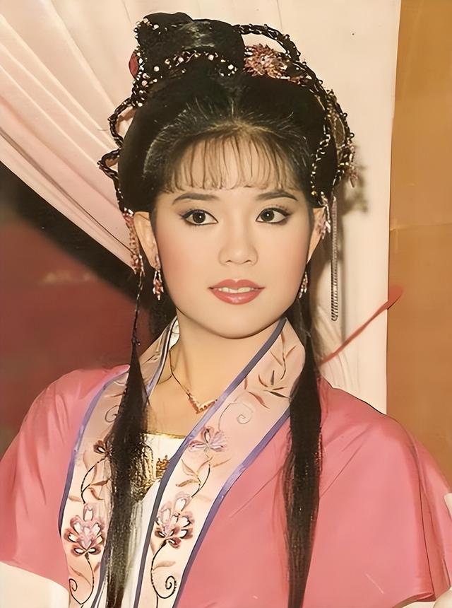 被畸形母爱毁掉的星二代：母乳12年，同床15年，荒唐的事还在后面