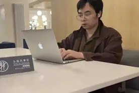送外卖登上热搜的985硕士，现在成了高校陈老师图片