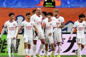 客场4:0大胜梅州 成都蓉城五连胜图片