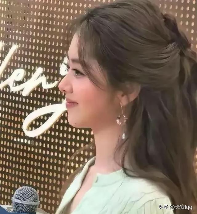 有人说谭松韵长得还行，见了真人我才明白，这简直是美得无法低调