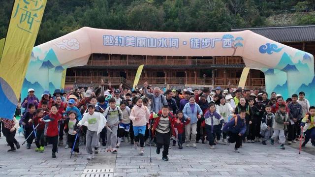 “迎文化旅游大会·赴天坑之约”徒步广西（百色乐业站）活动圆满收官