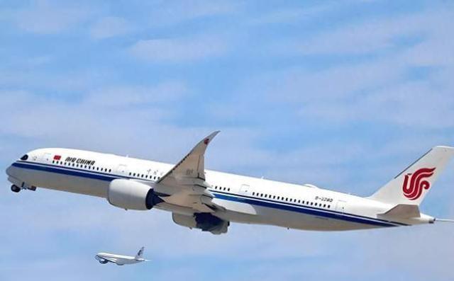 人民战争！日本民调67%支持高市，中国100%取消未来两周中日航班