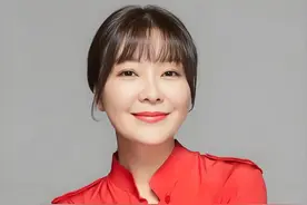 央视主持人王小骞图片