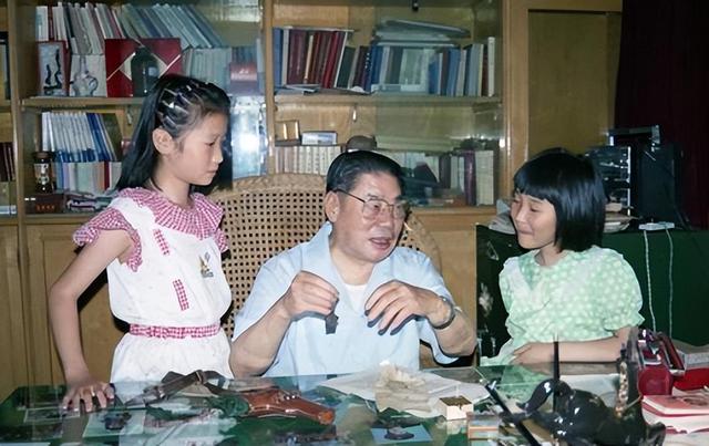 开国上将杨得志真是老当益壮，80岁再娶妻，夫妻俩一起生活了4年