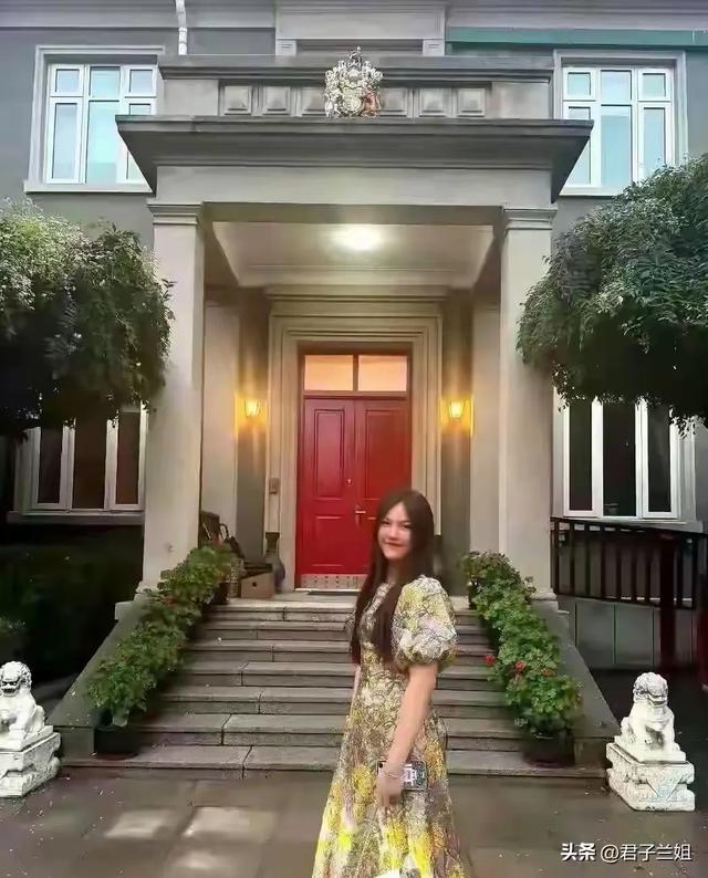 李湘在平台晒自家北京小院，大到让网友以为是景区，真的太有钱了