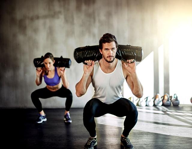 都50岁了还能深蹲吗？把动作做对，好处意想不到！