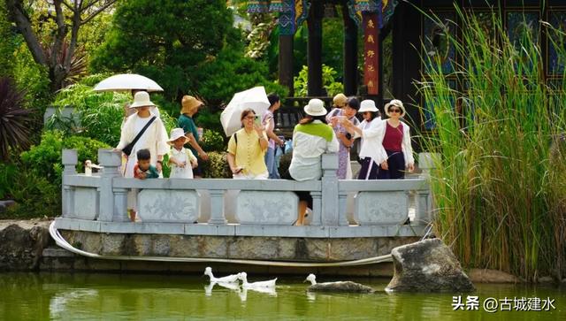 建水迎来暑期旅游“热潮”