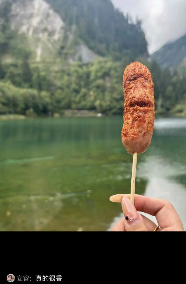 超多重庆人爱去的景区，花费上百块，宁愿人挤人就为吃根烤肠？