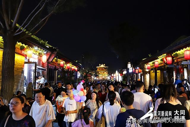 清凉夏都：古城午后到夜色的人潮与烟火