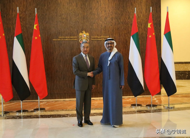 中国又获3国力挺，王毅罕见4字评价高市：日本右翼仍担心一事