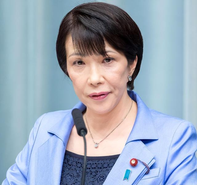 在中日关系敏感时期	，他竟然率团赴日访问，为了刷存在感毫无底线