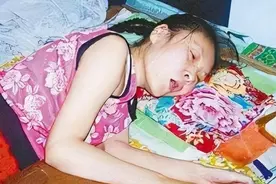 河北“女懒虫”吴桂英，15岁因哥哥两巴掌瘫20年，现在怎么样了？图片