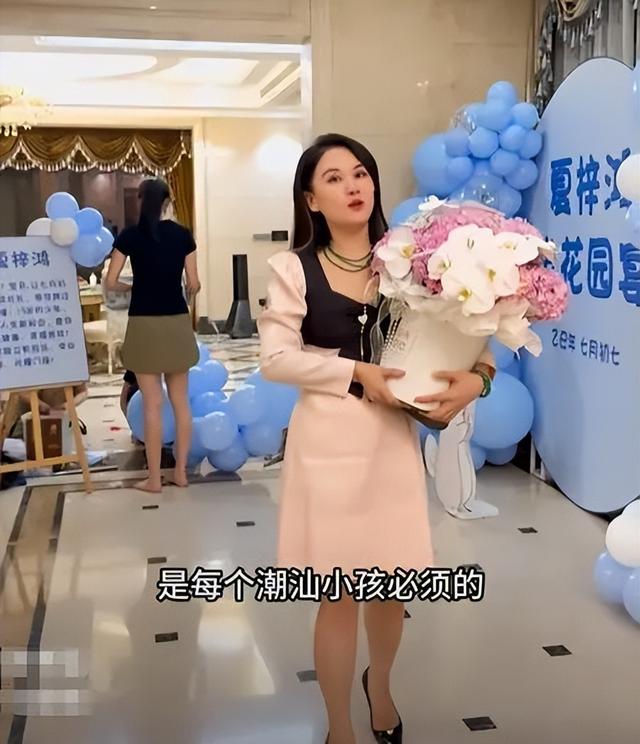 潮汕富豪15岁儿子成人礼:1箱金条 金链加身引发吃瓜群众围观