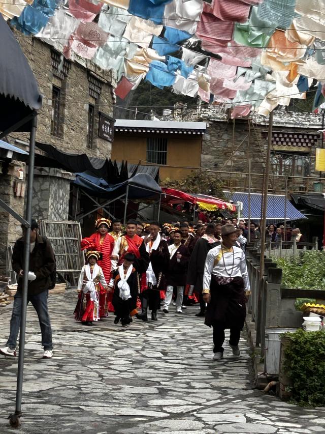 踏迹寻旅：今次旅行，幸运的是巧遇嘉绒藏族传统婚礼