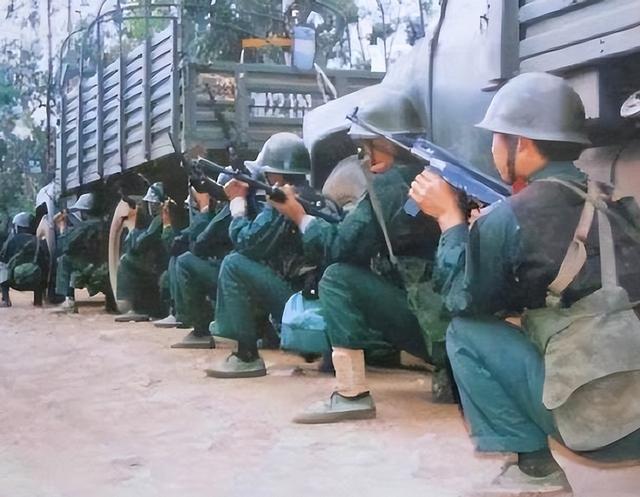 看完1992年云南武警平远扫黑，就明白收复台湾必须使好一张底牌