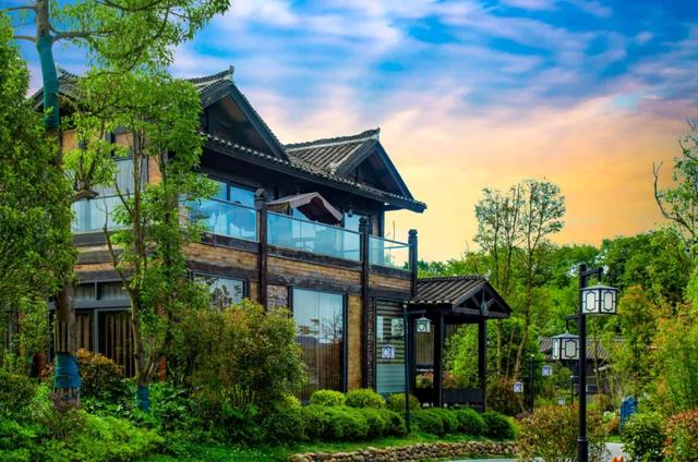 乡游黔中 · 百里杜鹃管理区 兴隆村丨秋色染杜鹃岭,山野果香醉清风