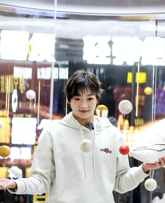 直到王伟莹坦白全红婵退出个人赛原因，才懂樊振东那番话真没说错