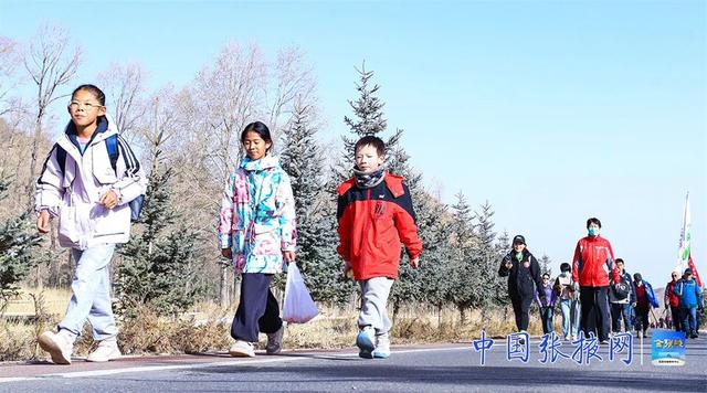 【组图】张掖肃南：初冬徒步健身强体魄
