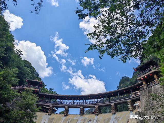 保康尧治河探幽尧帝神峡